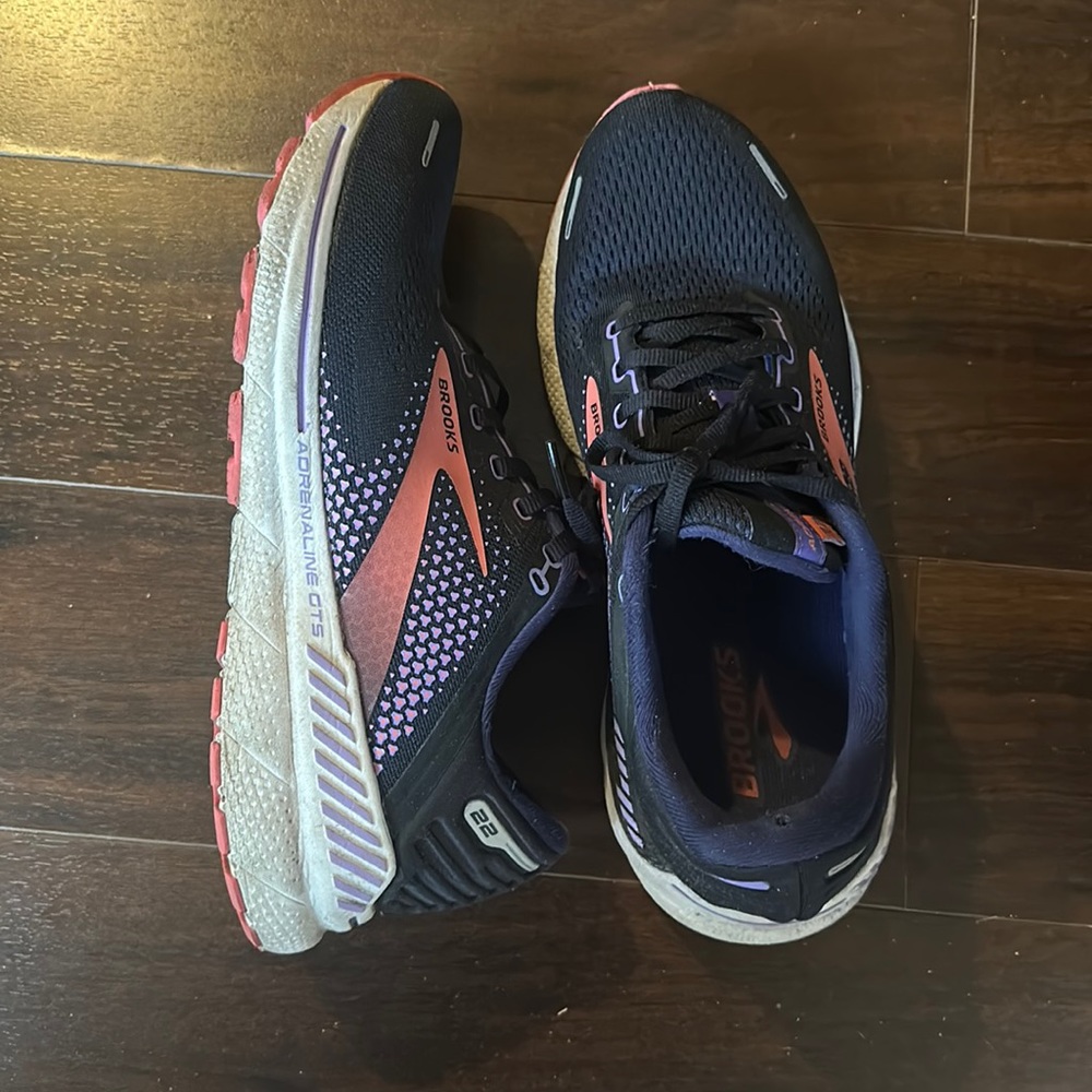 Brooks cts 22 size 10.5